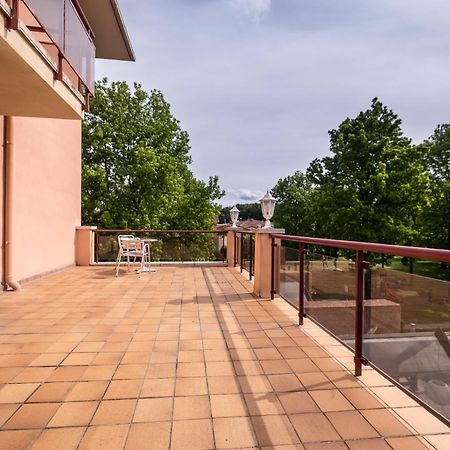Hotel La Perla D'Olot Ngoại thất bức ảnh