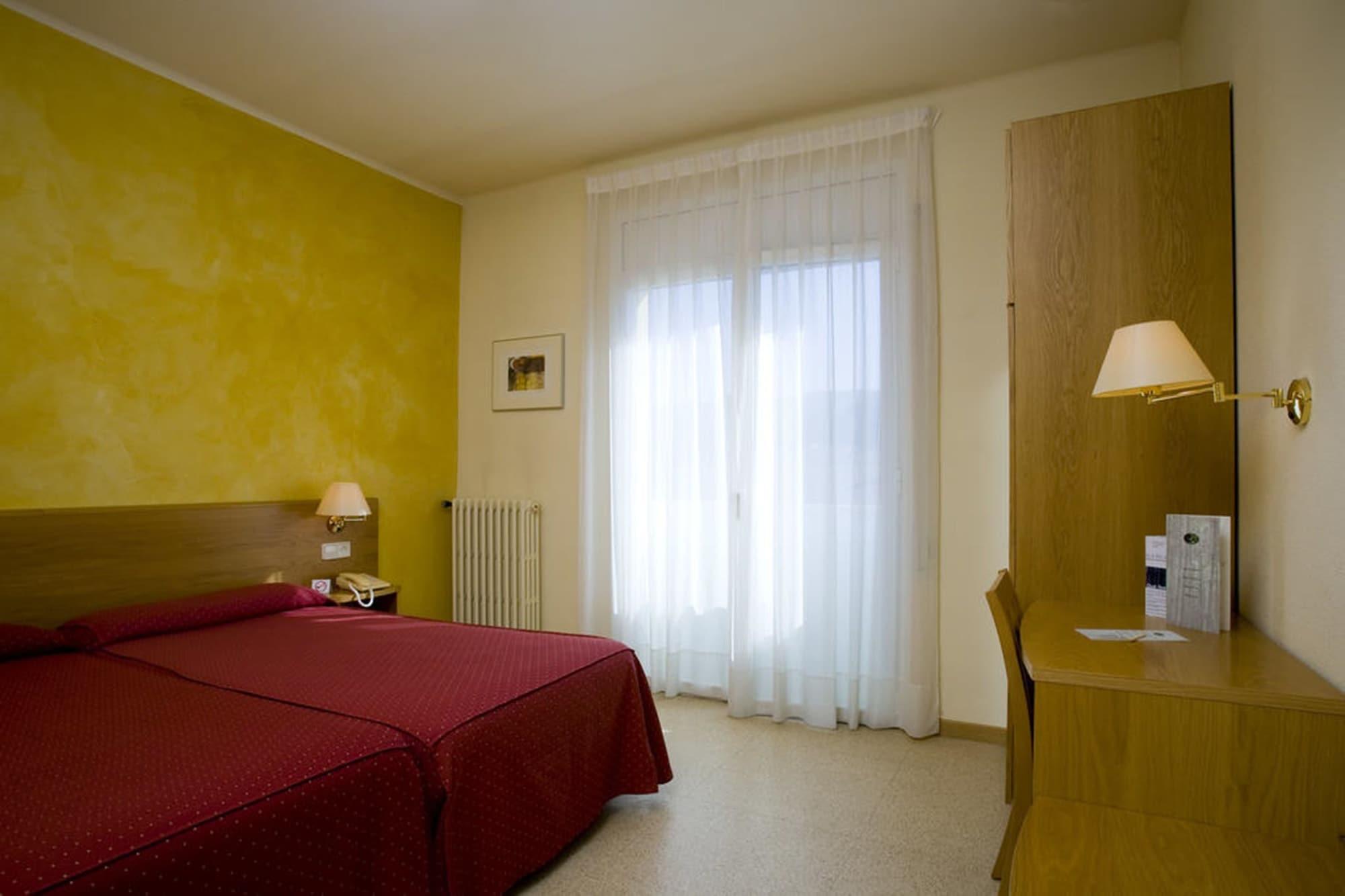 Hotel La Perla D'Olot Ngoại thất bức ảnh