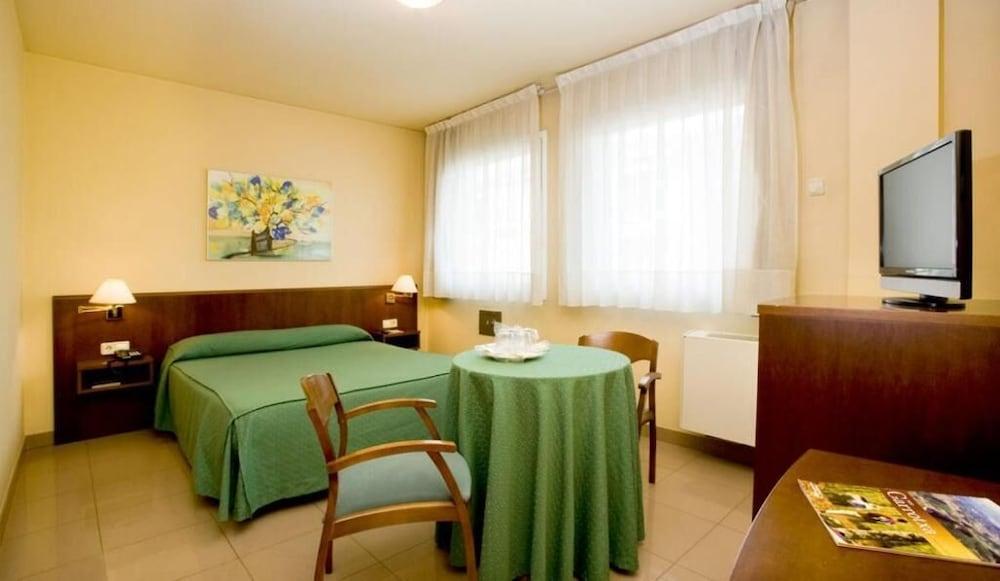 Hotel La Perla D'Olot Ngoại thất bức ảnh
