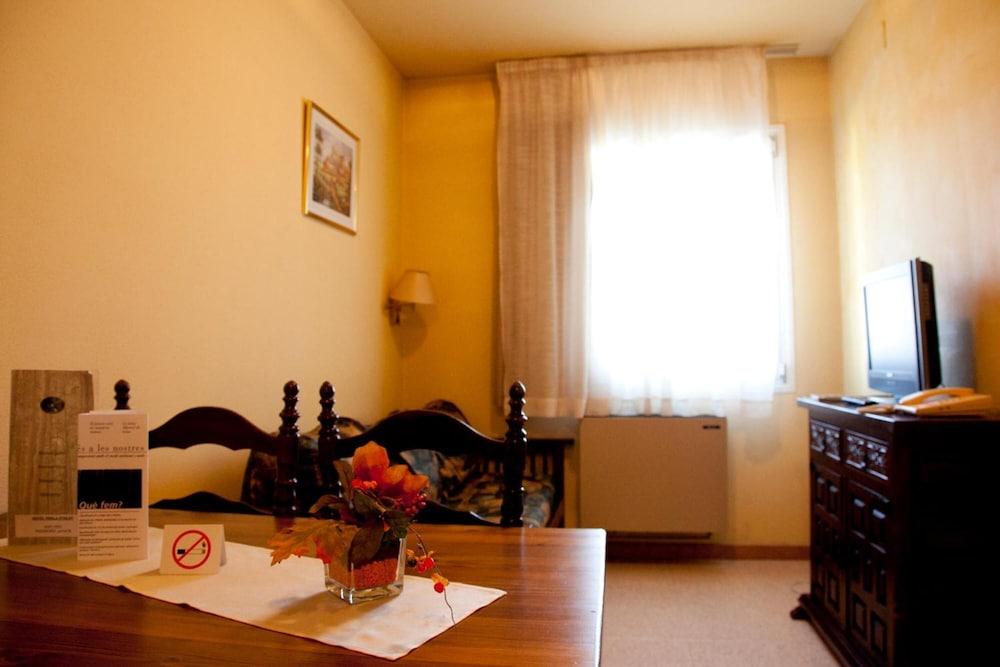 Hotel La Perla D'Olot Ngoại thất bức ảnh