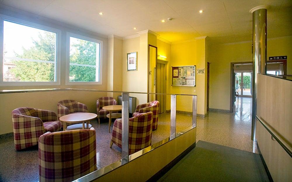 Hotel La Perla D'Olot Ngoại thất bức ảnh
