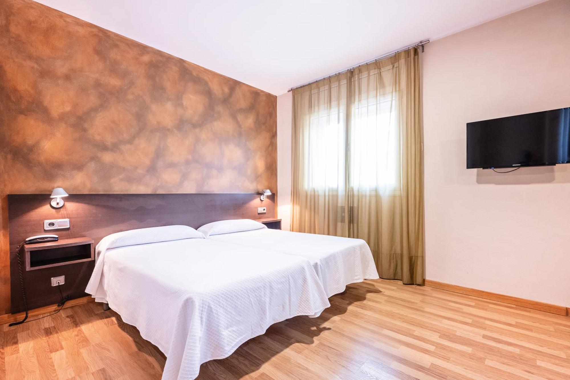 Hotel La Perla D'Olot Ngoại thất bức ảnh