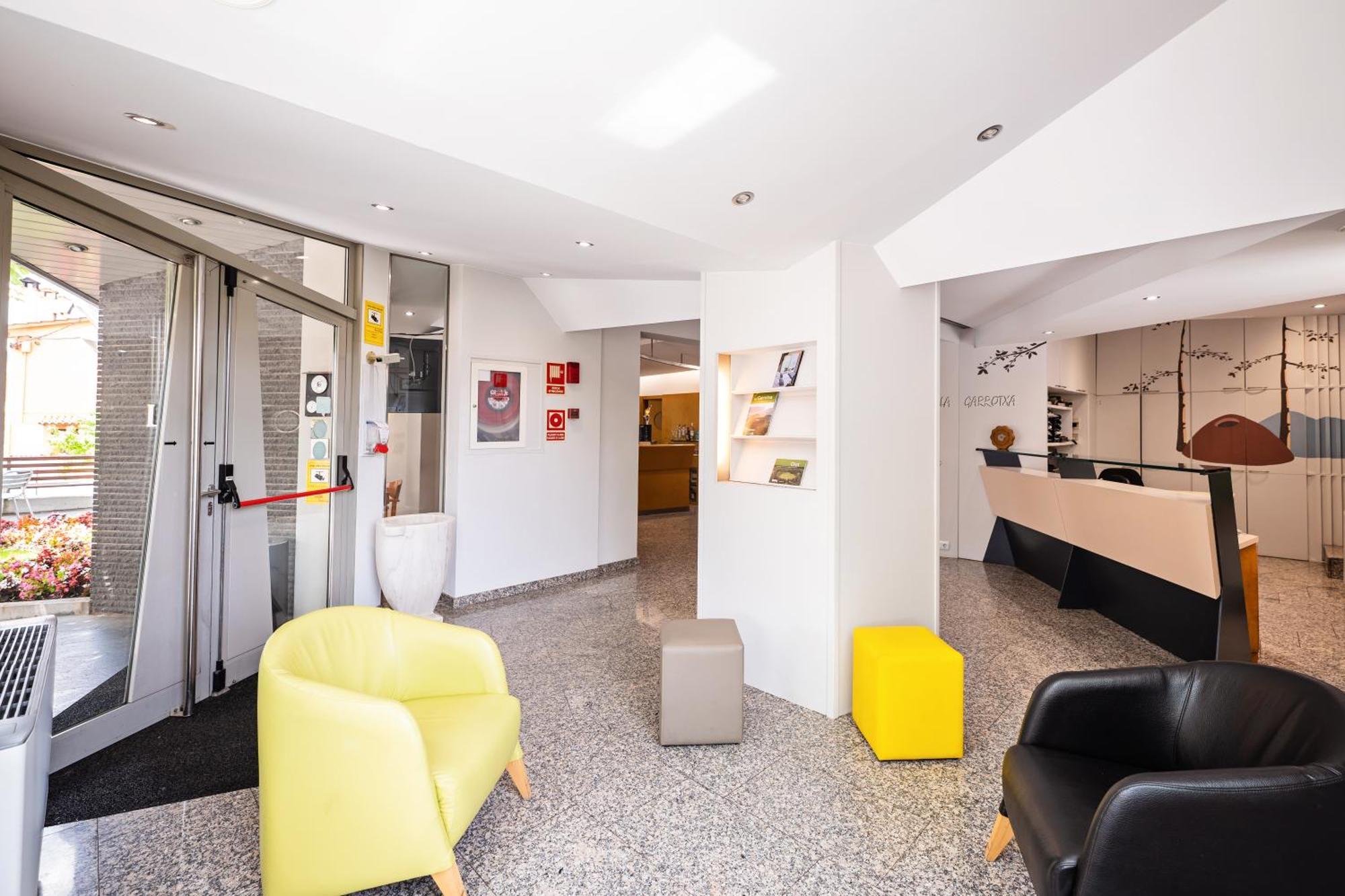 Hotel La Perla D'Olot Ngoại thất bức ảnh