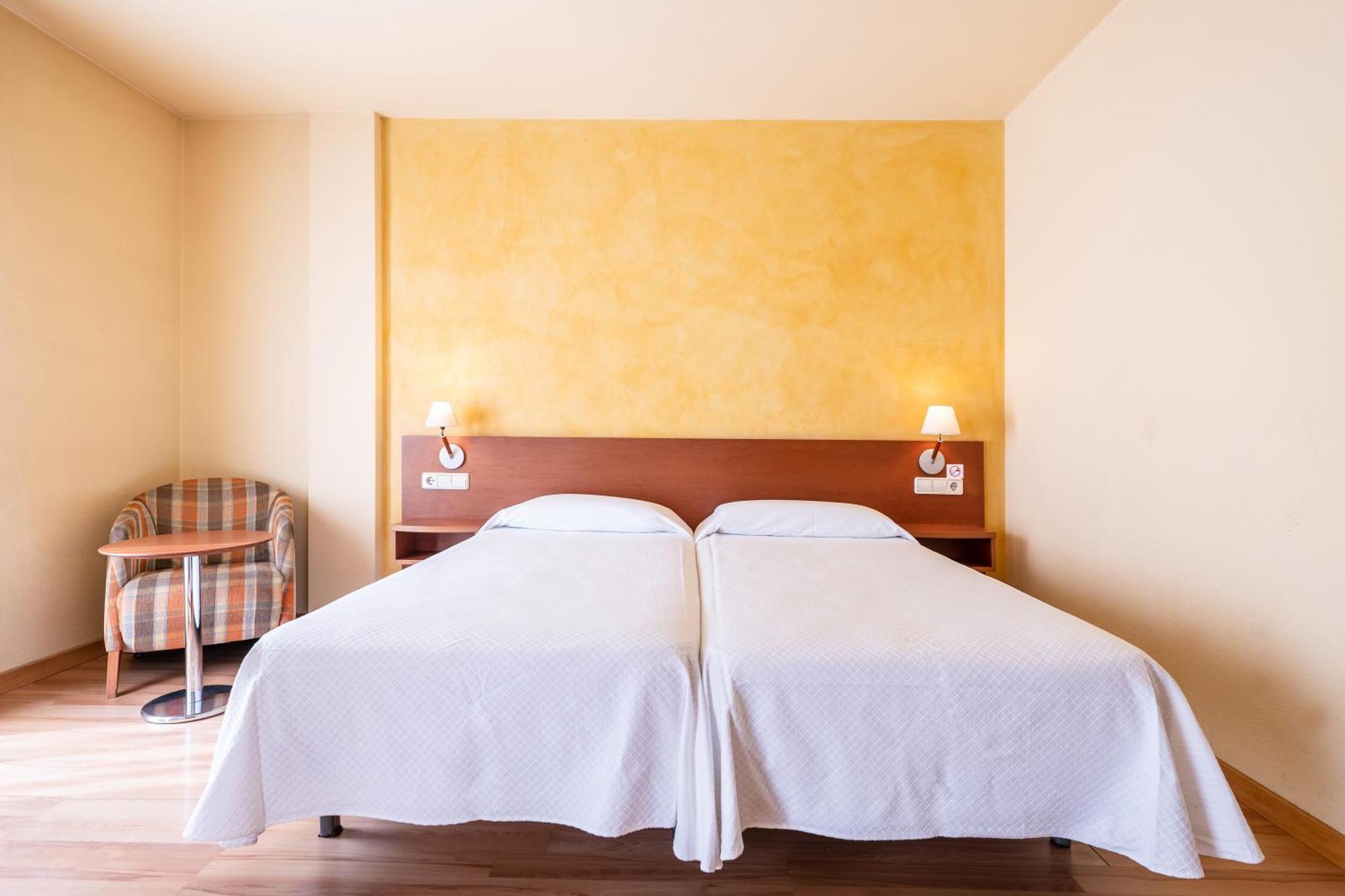 Hotel La Perla D'Olot Ngoại thất bức ảnh